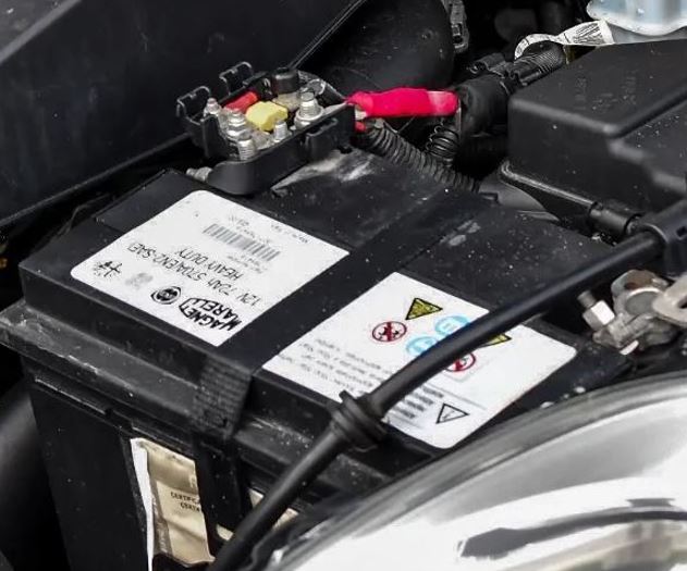 Batterie installée dans Alfa Romeo Giulietta 2.0 JTDM diesel 2014